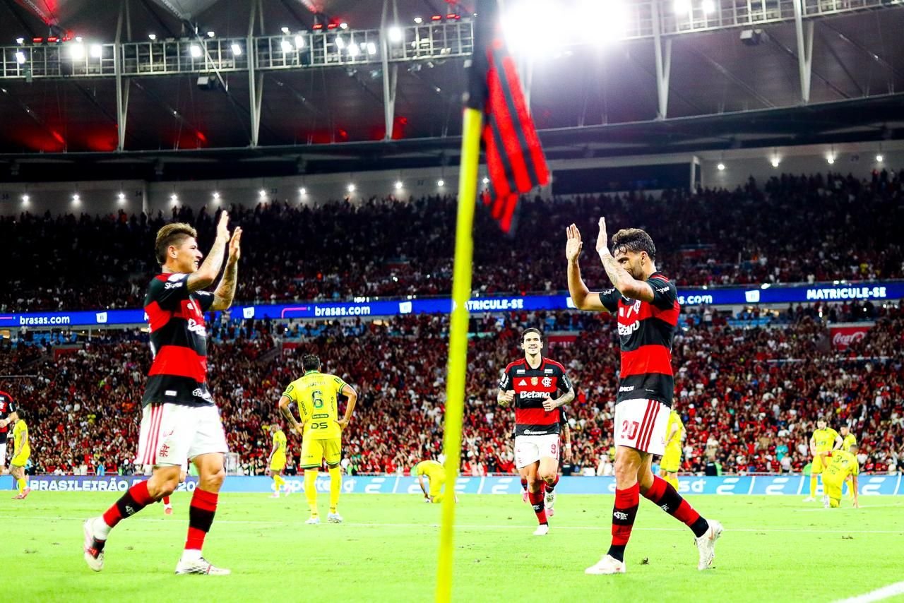 Flamengo vence o Mirassol no Maracanã e encosta de vez na liderança do Brasileirão